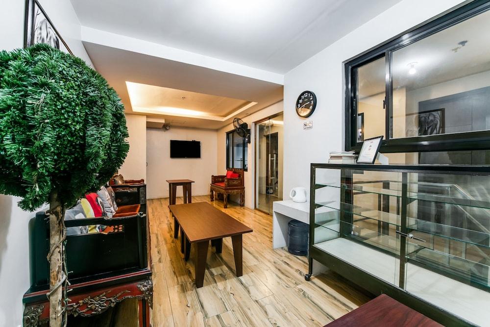Oyo 136 Regal Residences Quezon City Ngoại thất bức ảnh